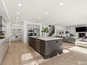 6563 SE 8th Place, Renton WA 98059