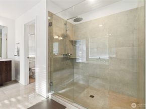 6563 SE 8th Place, Renton WA 98059