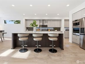 6563 SE 8th Place, Renton WA 98059