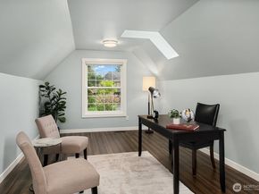14314 NE 10th Place, Bellevue WA 98007