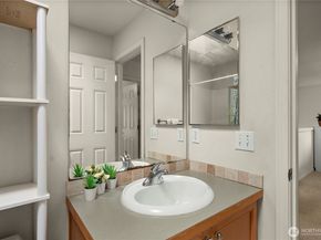 28459 34th Avenue S 71, Auburn WA 98001
