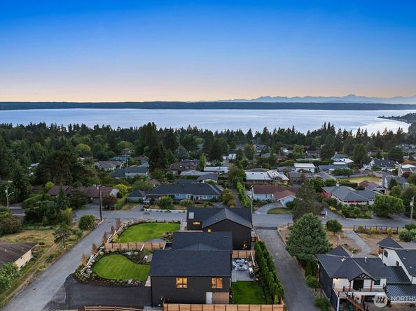 18638 2nd Avenue SW, Normandy Park WA 98166