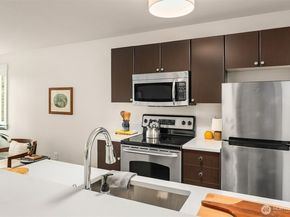 120 NW 39th Street 304, Seattle WA 98107