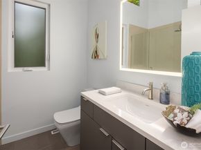 1606 W Lake Sammamish Parkway SE, Bellevue WA 98008