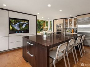 1606 W Lake Sammamish Parkway SE, Bellevue WA 98008