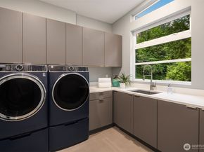 1606 W Lake Sammamish Parkway SE, Bellevue WA 98008