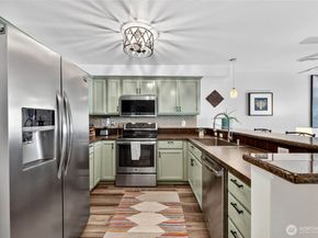 12534 15th Avenue NE 22, Seattle WA 98125