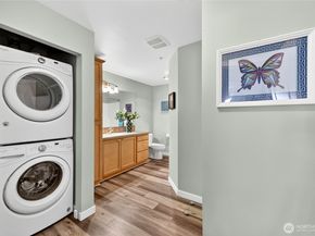 12534 15th Avenue NE 22, Seattle WA 98125