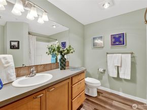 12534 15th Avenue NE 22, Seattle WA 98125