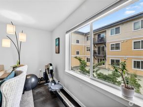 12534 15th Avenue NE 22, Seattle WA 98125