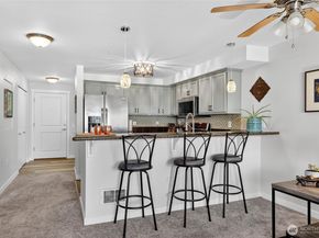 12534 15th Avenue NE 22, Seattle WA 98125