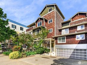 12534 15th Avenue NE 22, Seattle WA 98125