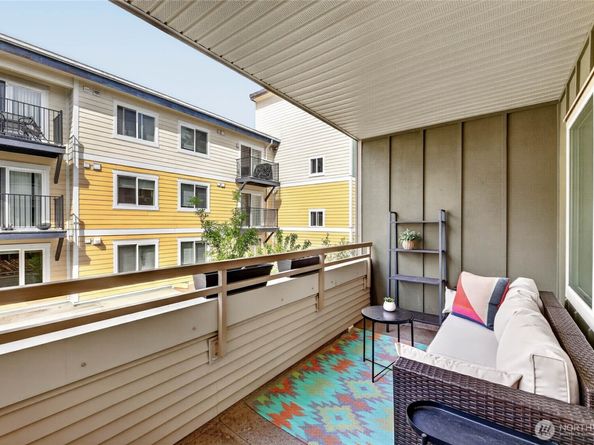 12534 15th Avenue NE 22, Seattle WA 98125