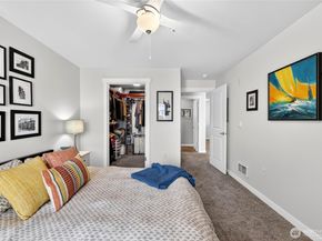 12534 15th Avenue NE 22, Seattle WA 98125