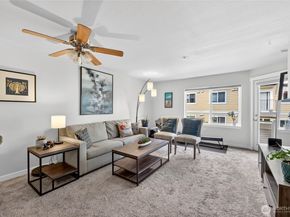 12534 15th Avenue NE 22, Seattle WA 98125
