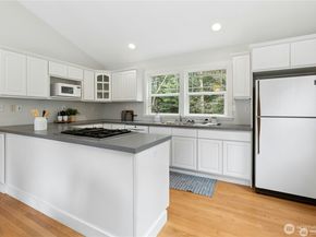 10235 Battle Point Drive NE, Bainbridge Island WA 98110