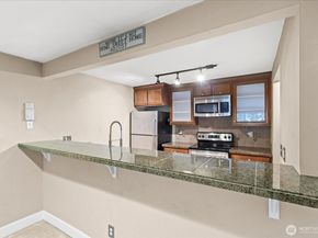 300 N 130th Street 2302, Seattle WA 98133