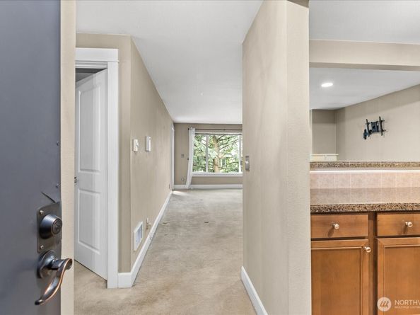 300 N 130th Street 2302, Seattle WA 98133