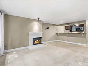 300 N 130th Street 2302, Seattle WA 98133