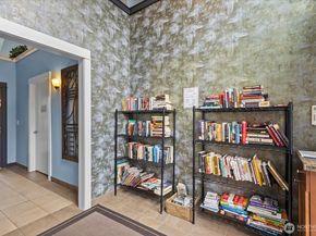 300 N 130th Street 2302, Seattle WA 98133