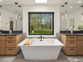 20300 166th Avenue NE, Woodinville WA 98072