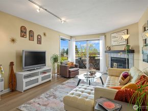 3142 Alki Avenue SW 303, Seattle WA 98116