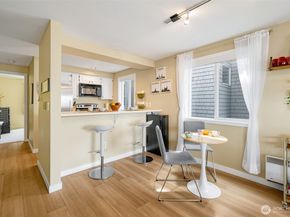 3142 Alki Avenue SW 303, Seattle WA 98116