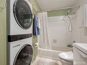3142 Alki Avenue SW 303, Seattle WA 98116