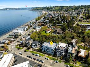 3142 Alki Avenue SW 303, Seattle WA 98116