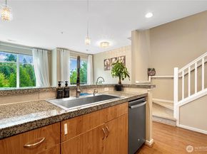 162 Cougar Ridge Road NW 1104, Issaquah WA 98027