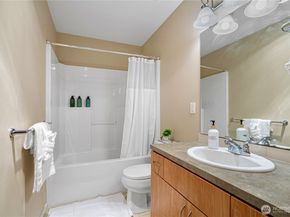 162 Cougar Ridge Road NW 1104, Issaquah WA 98027