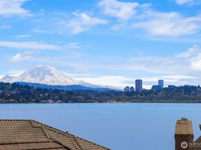 8496 NE Woodland Cove Drive, Kirkland WA 98034