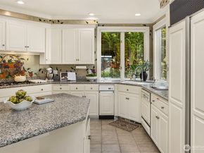 8496 NE Woodland Cove Drive, Kirkland WA 98034