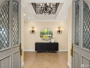 8496 NE Woodland Cove Drive, Kirkland WA 98034