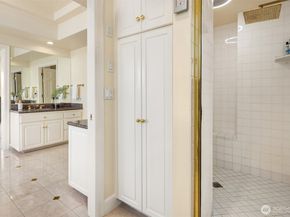 8496 NE Woodland Cove Drive, Kirkland WA 98034