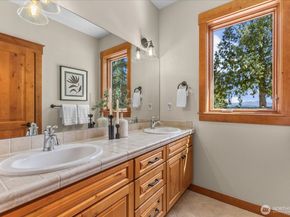 13748 242nd Avenue NE, Woodinville WA 98077
