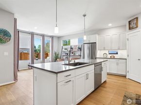 24 151st Street SW, Lynnwood WA 98087