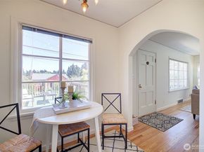 6827 36th Avenue NE, Seattle WA 98115
