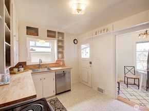 6827 36th Avenue NE, Seattle WA 98115