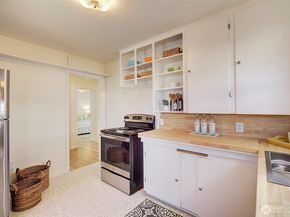 6827 36th Avenue NE, Seattle WA 98115