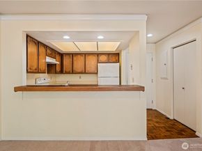 401 100th Avenue NE 214, Bellevue WA 98004