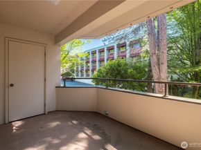 401 100th Avenue NE 214, Bellevue WA 98004