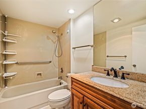 401 100th Avenue NE 214, Bellevue WA 98004