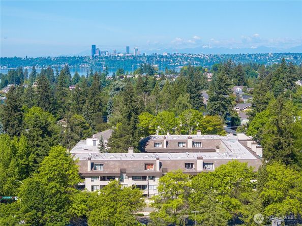 401 100th Avenue NE 214, Bellevue WA 98004