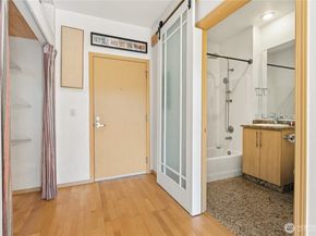 424 N 85th Street 404, Seattle WA 98103