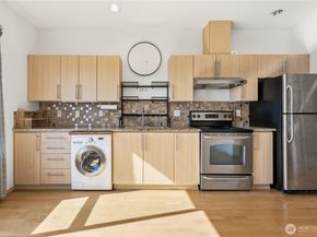 424 N 85th Street 404, Seattle WA 98103
