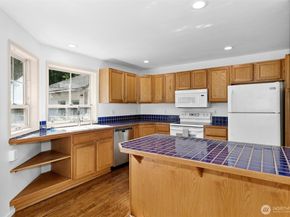 18901 61 Avenue NE, Kenmore WA 98028