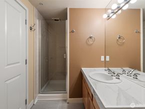 300 110th Avenue NE 515, Bellevue WA 98004