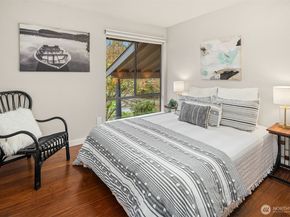 6700 81st Avenue SE, Mercer Island WA 98040