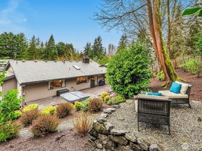 6700 81st Avenue SE, Mercer Island WA 98040